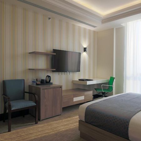 The Proud Hotel Khobar Bagian luar foto
