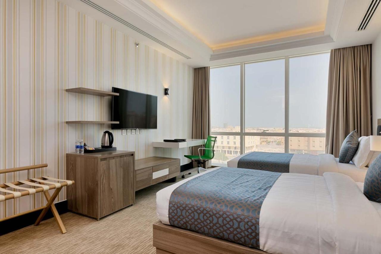 The Proud Hotel Khobar Bagian luar foto