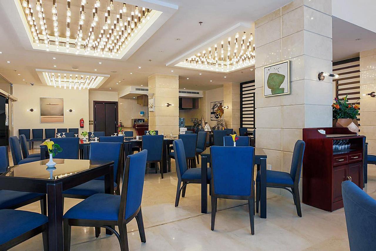 The Proud Hotel Khobar Bagian luar foto