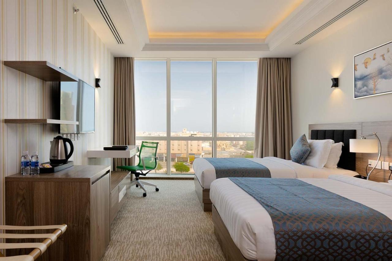 The Proud Hotel Khobar Bagian luar foto