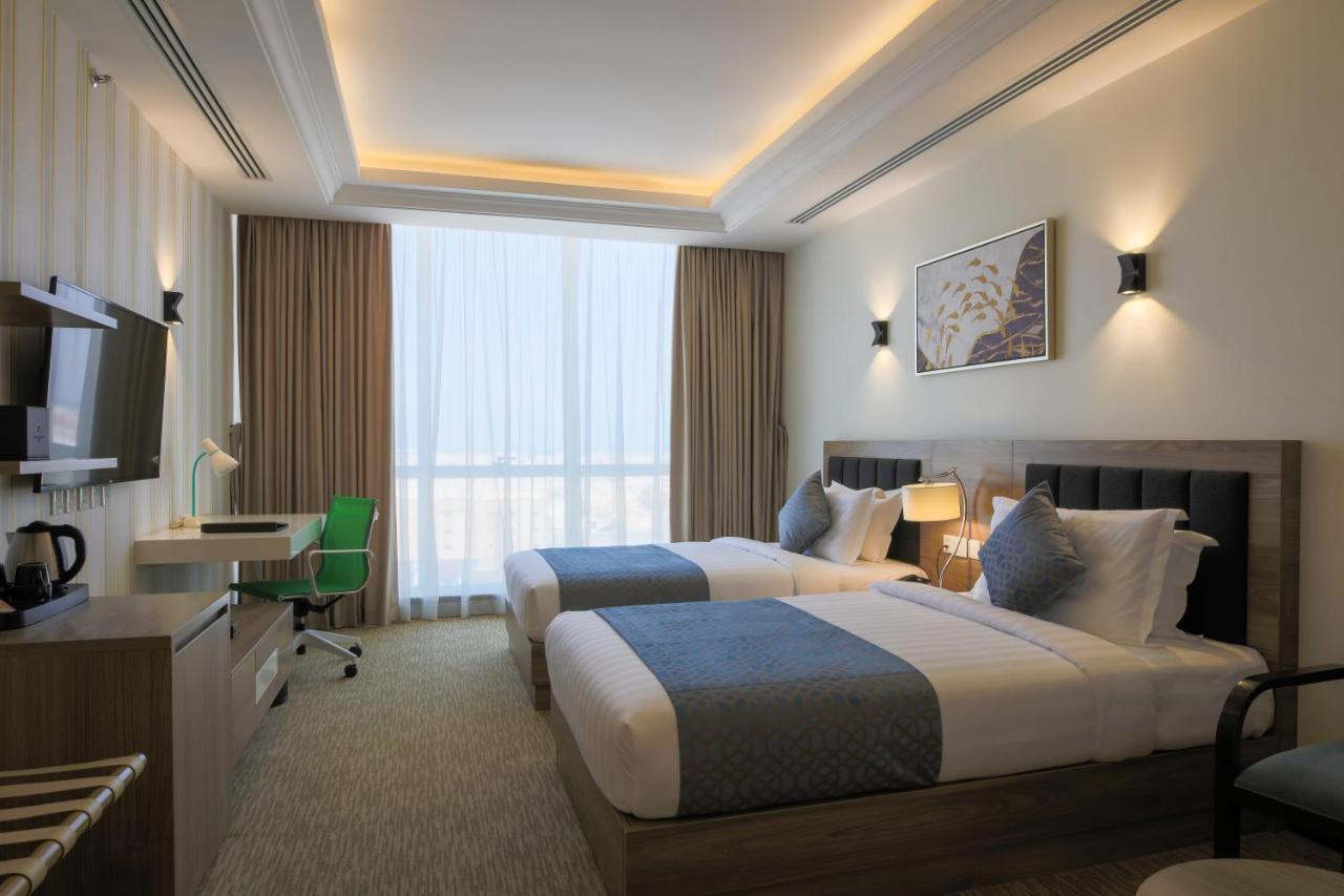 The Proud Hotel Khobar Bagian luar foto
