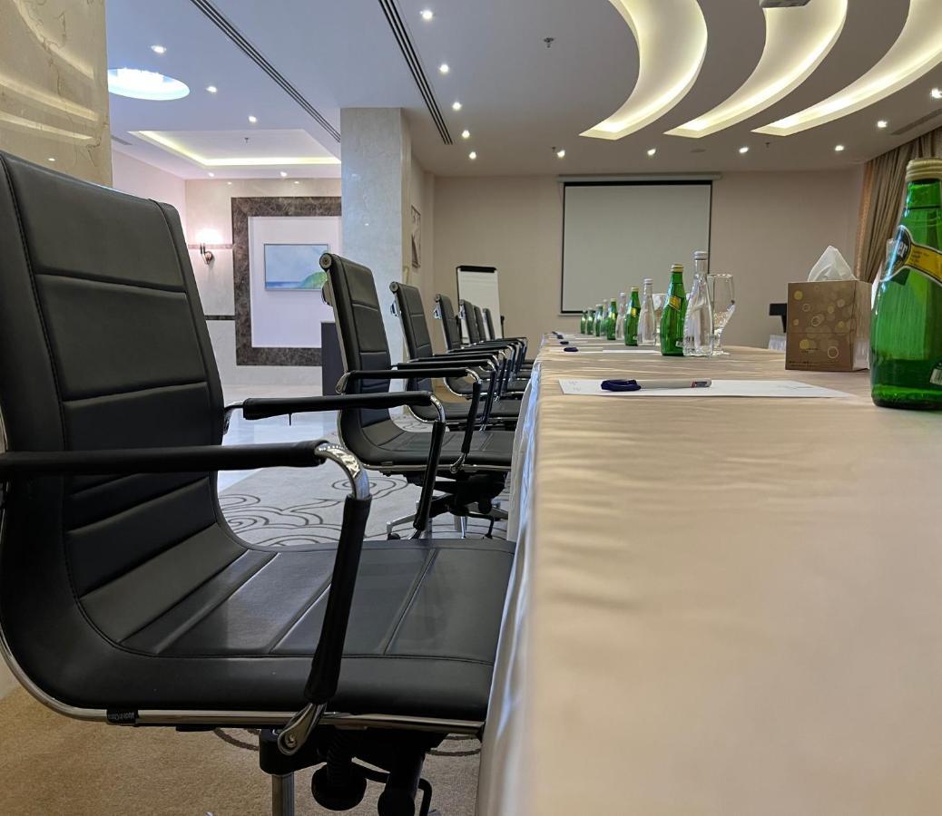 The Proud Hotel Khobar Bagian luar foto