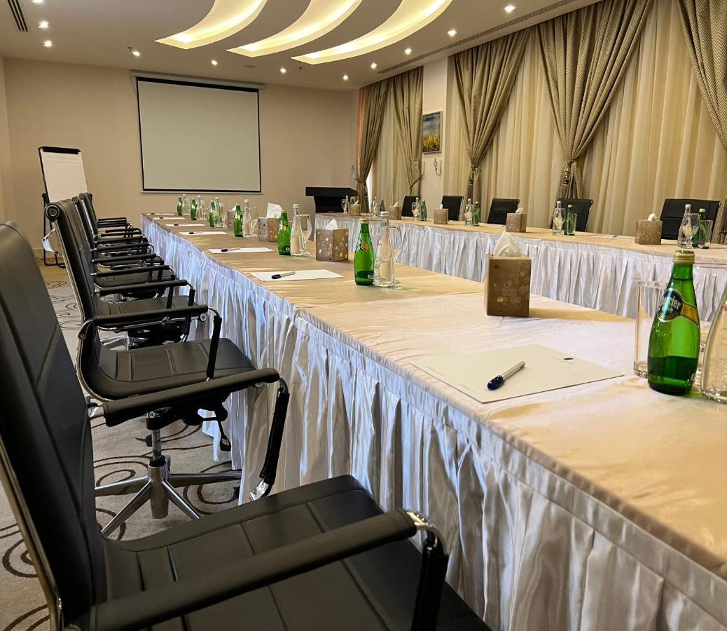 The Proud Hotel Khobar Bagian luar foto
